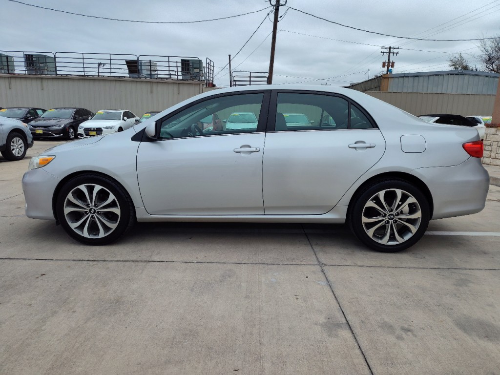 2013 Toyota Corolla Image 7
