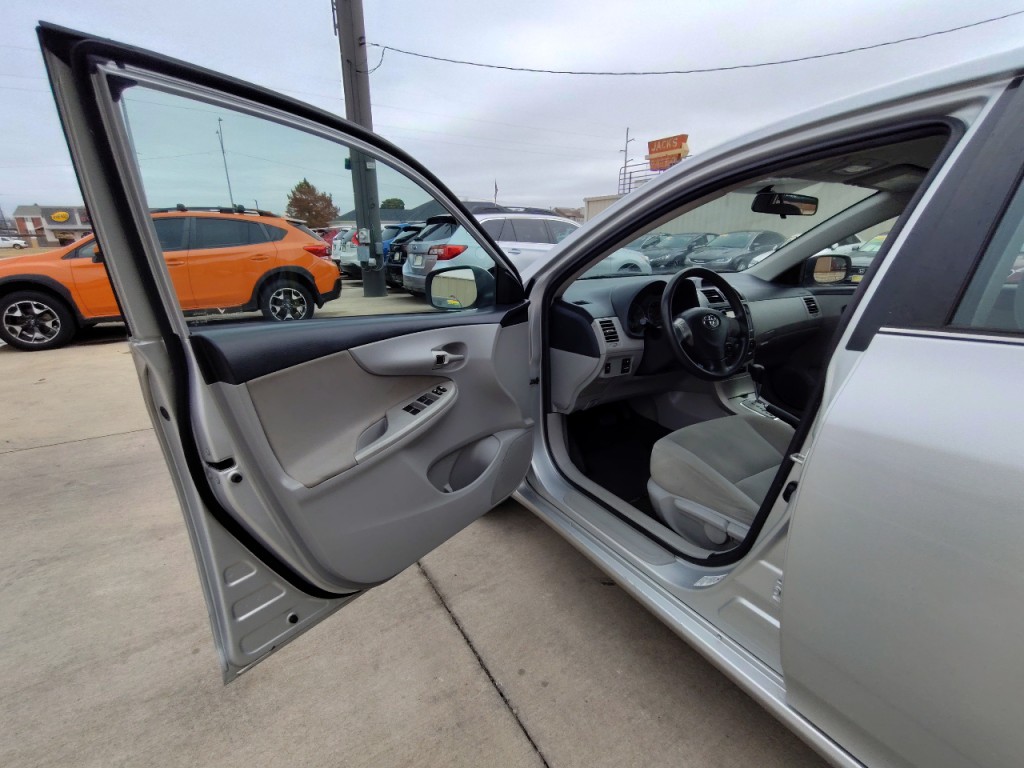 2013 Toyota Corolla Image 13