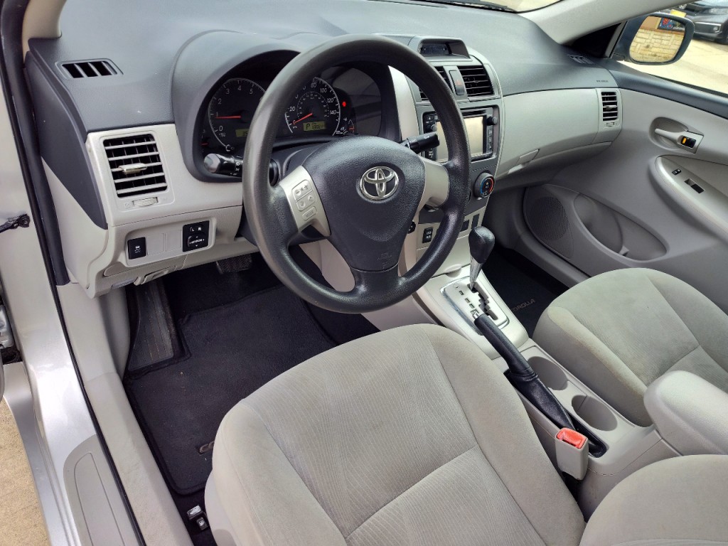 2013 Toyota Corolla Image 16