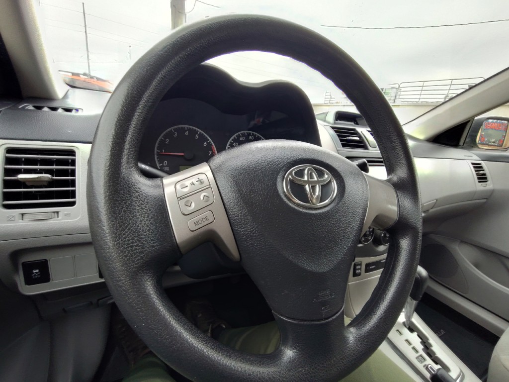 2013 Toyota Corolla Image 18