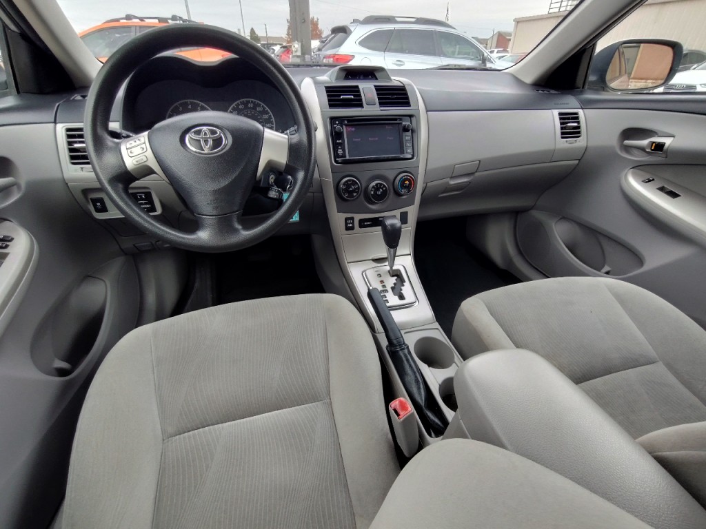 2013 Toyota Corolla Image 27