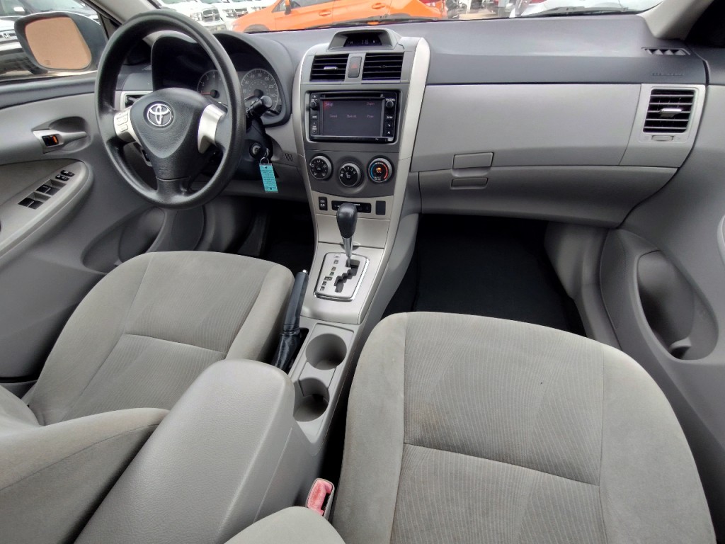 2013 Toyota Corolla Image 28