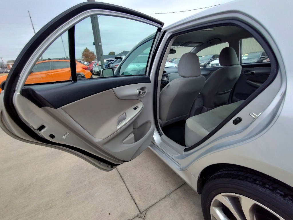 2013 Toyota Corolla Image 29