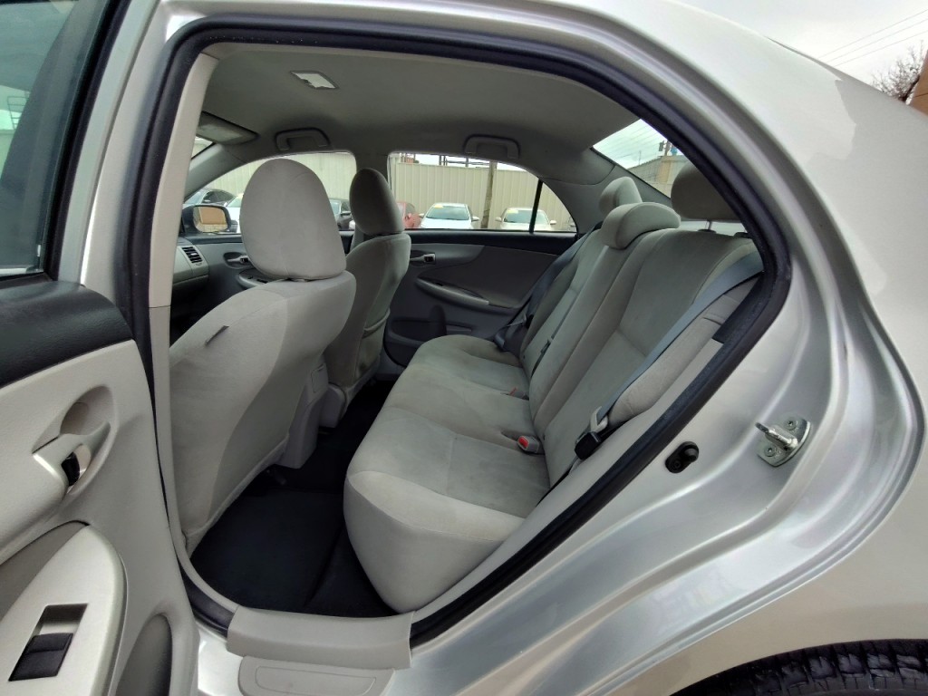 2013 Toyota Corolla Image 30