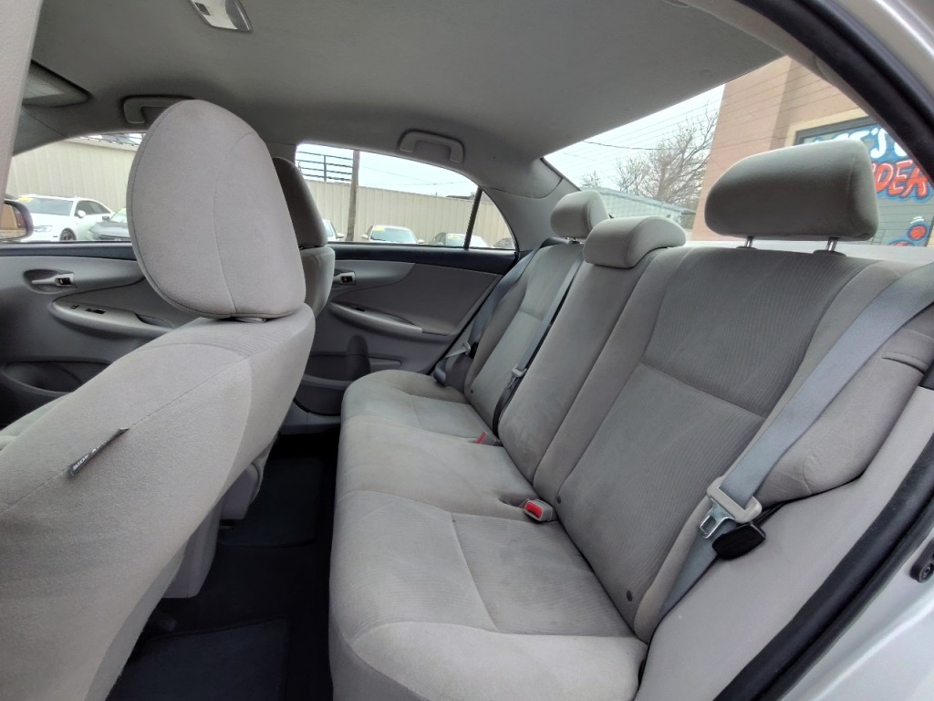 2013 Toyota Corolla Image 32