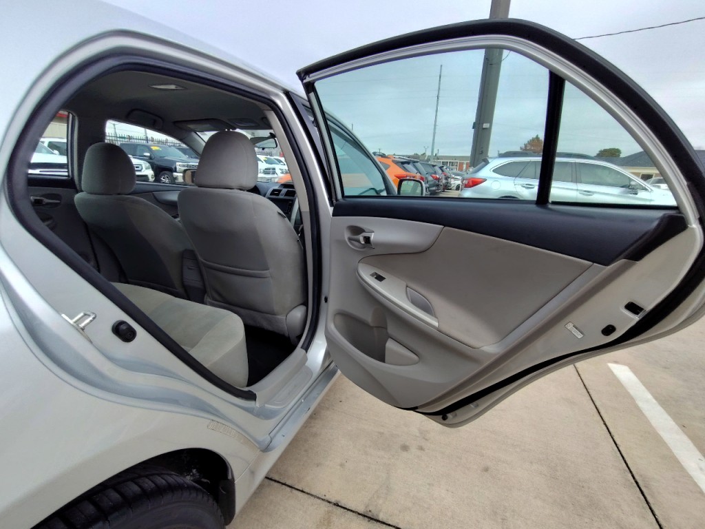 2013 Toyota Corolla Image 33