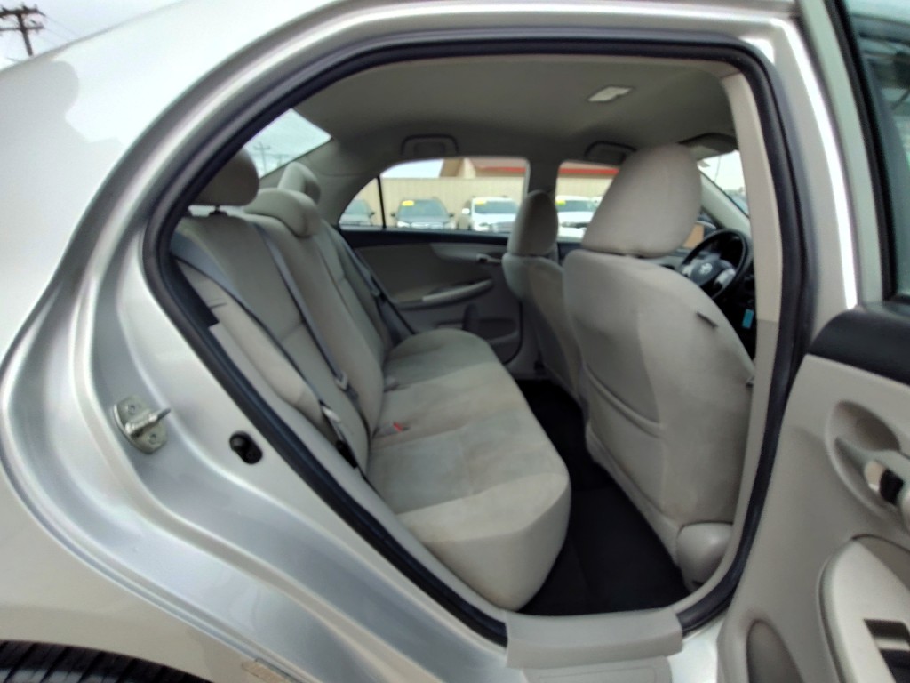 2013 Toyota Corolla Image 34