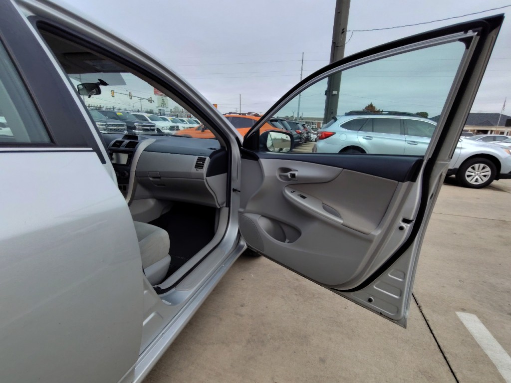 2013 Toyota Corolla Image 37