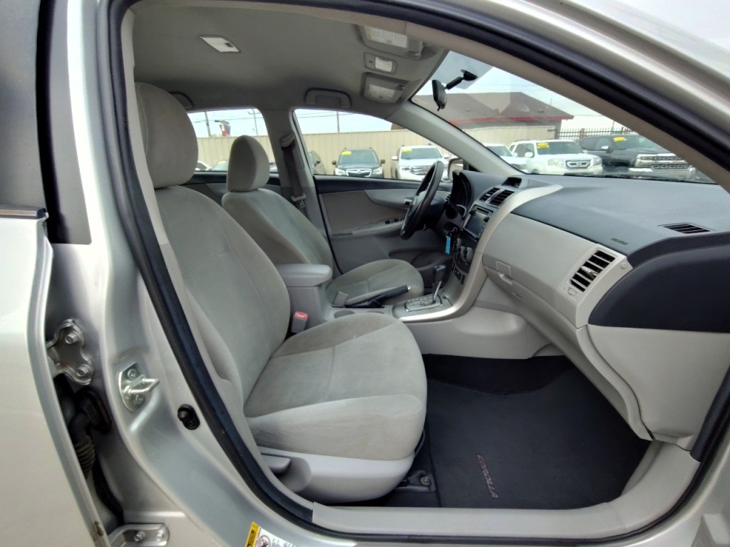 2013 Toyota Corolla Image 38