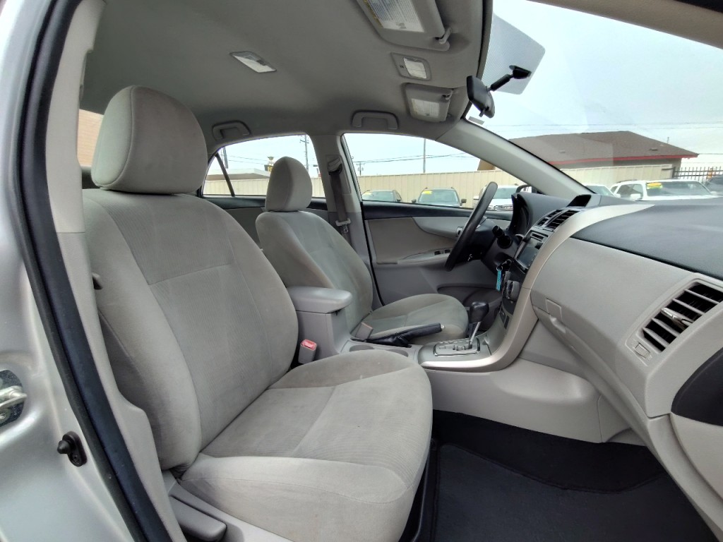 2013 Toyota Corolla Image 39