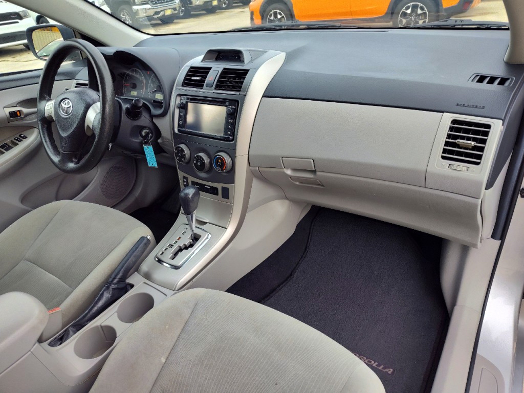 2013 Toyota Corolla Image 40