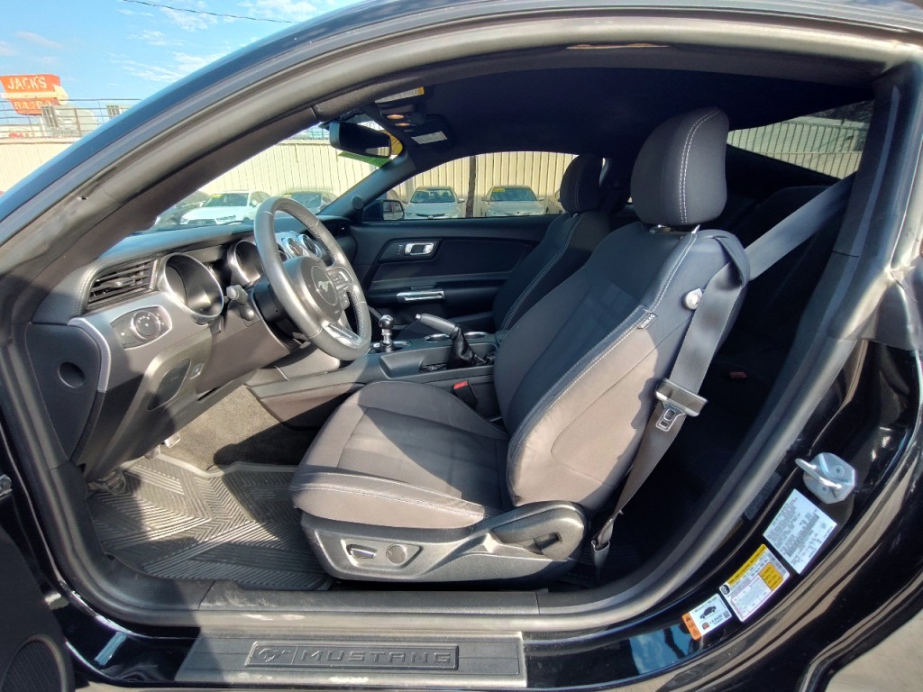 2018 Ford Mustang Image 22