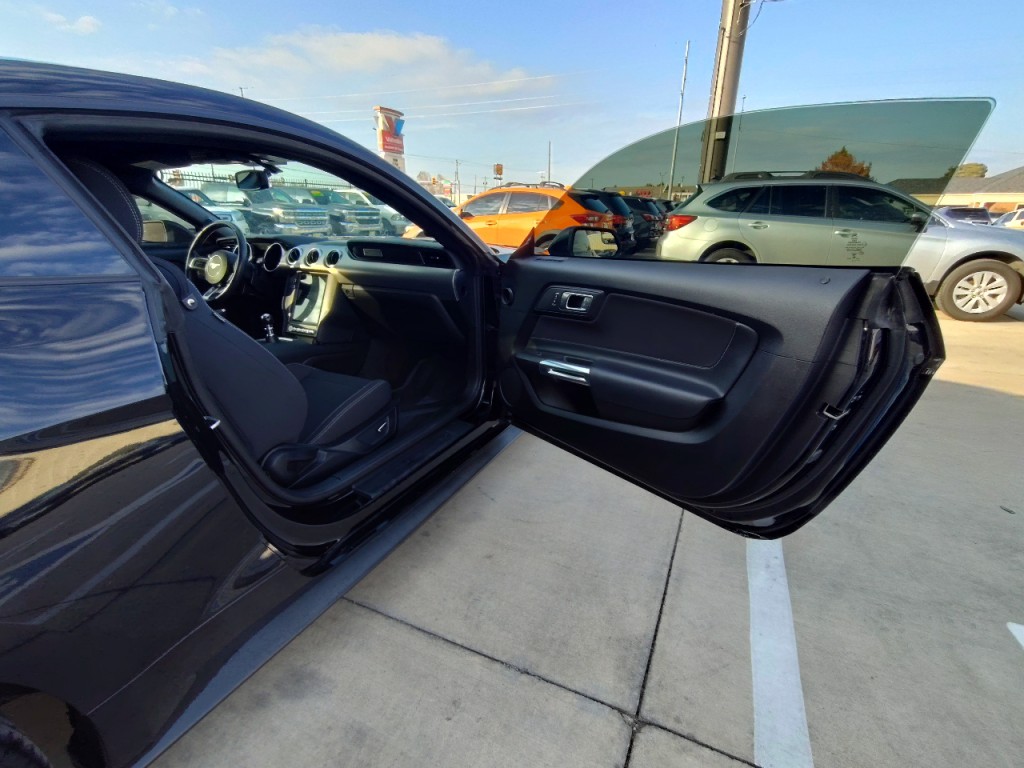 2018 Ford Mustang Image 52