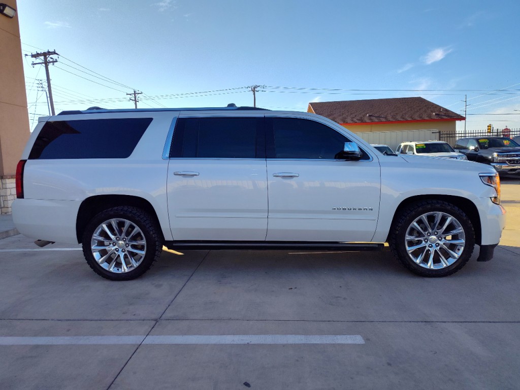 2019 Chevrolet Suburban Image 3