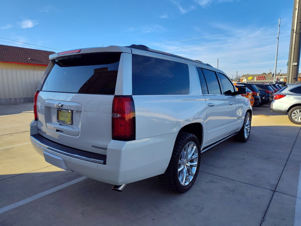 2019 Chevrolet Suburban Image 4