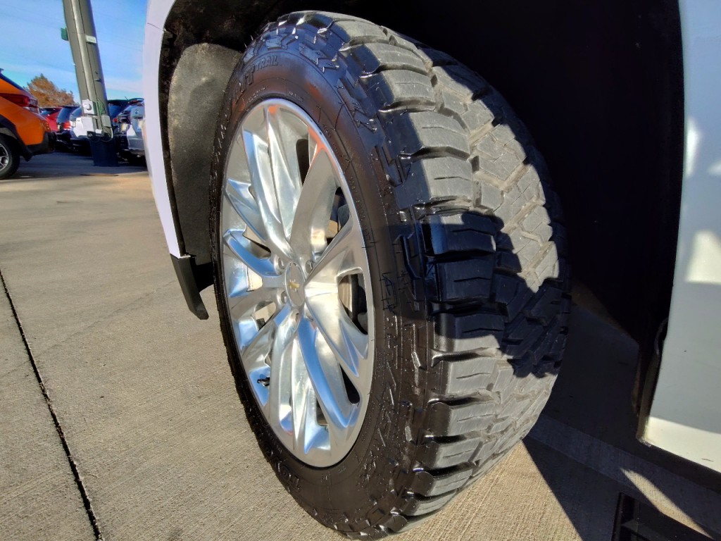 2019 Chevrolet Suburban Image 50