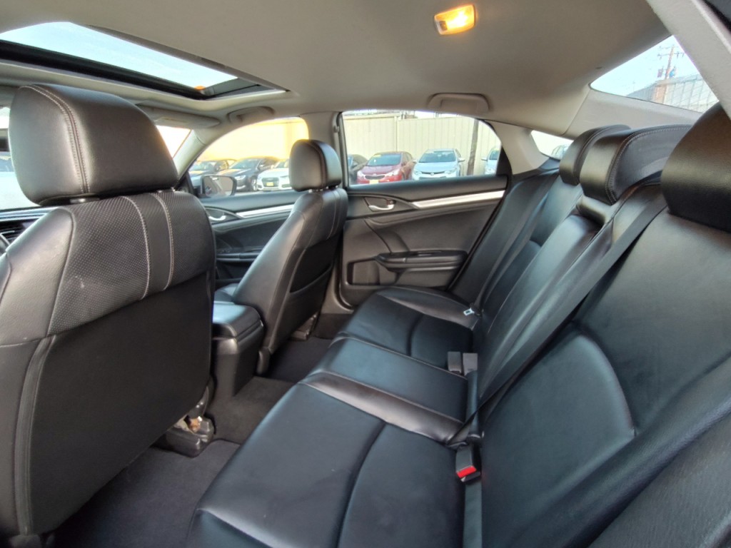 2018 Honda Civic Image 31