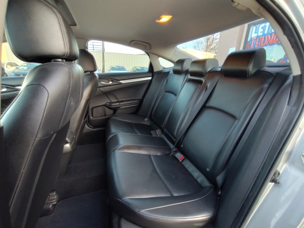 2018 Honda Civic Image 32