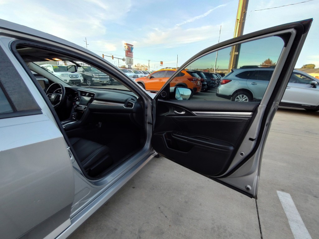 2018 Honda Civic Image 40