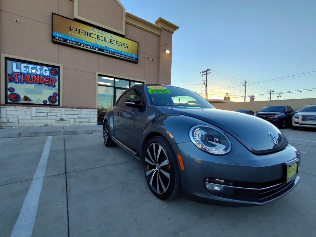 2013 Volkswagen Beetle Image 2