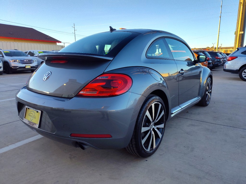 2013 Volkswagen Beetle Image 4