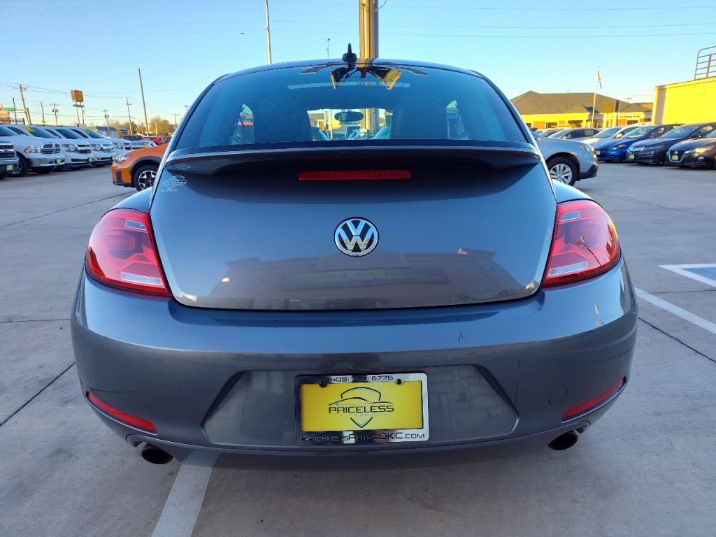 2013 Volkswagen Beetle Image 5