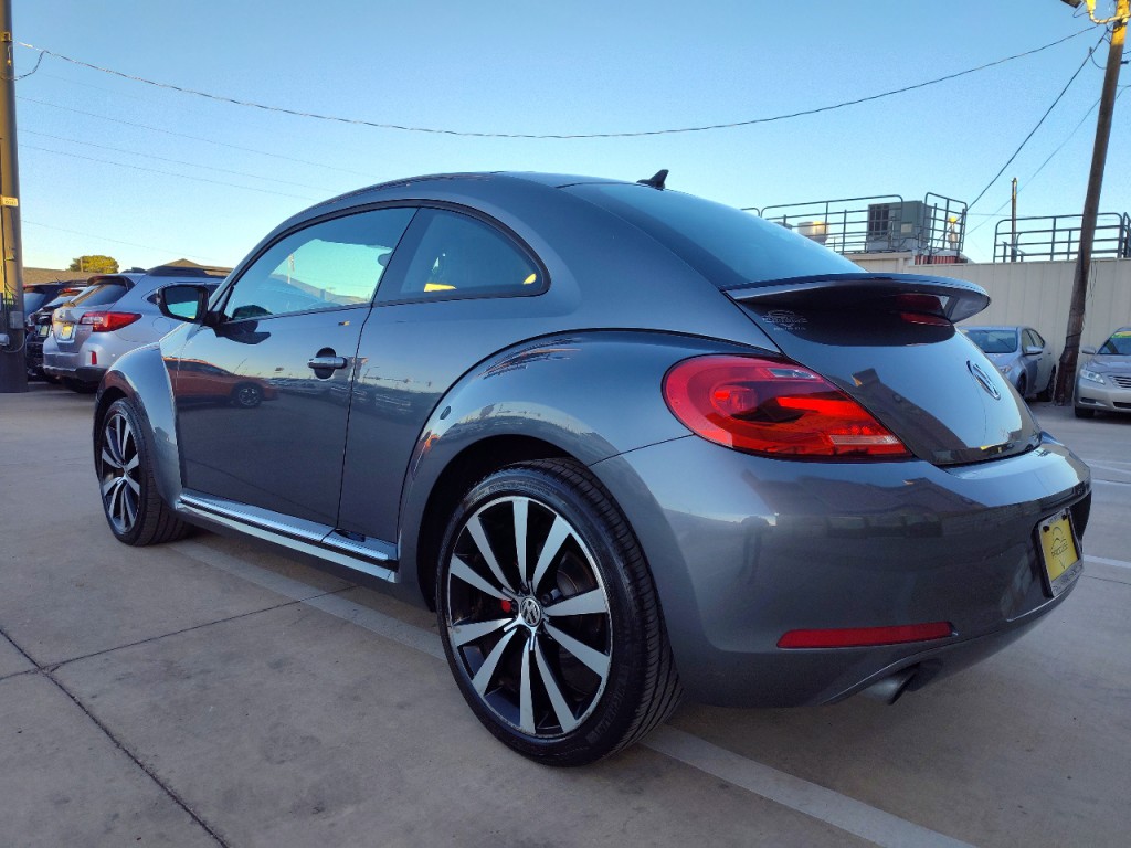 2013 Volkswagen Beetle Image 6