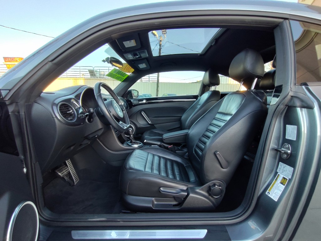 2013 Volkswagen Beetle Image 13