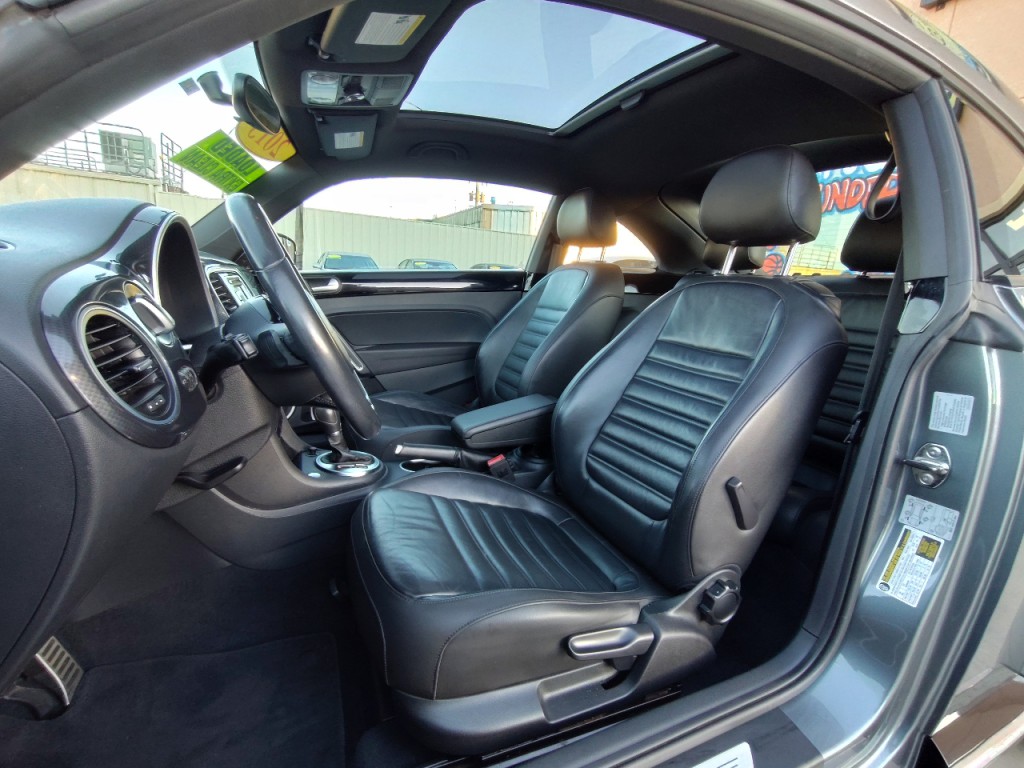 2013 Volkswagen Beetle Image 14