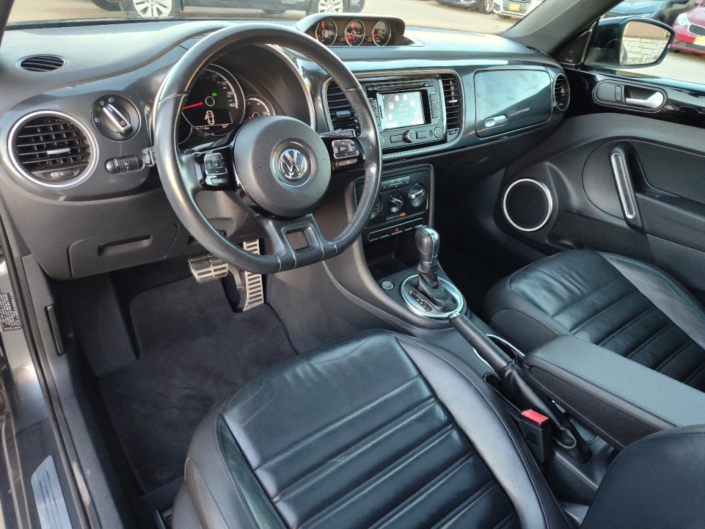 2013 Volkswagen Beetle Image 15