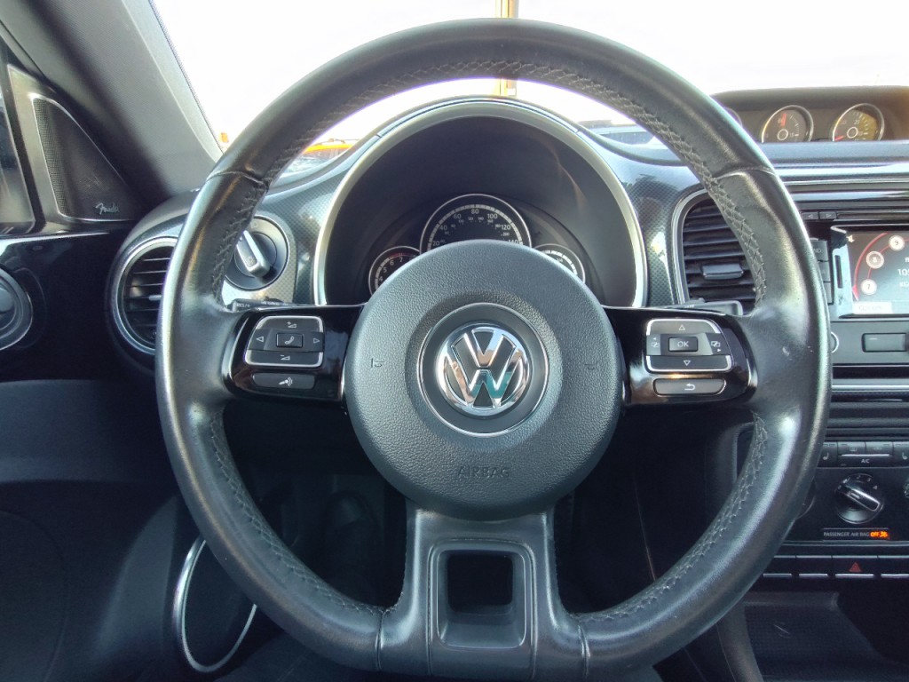 2013 Volkswagen Beetle Image 16