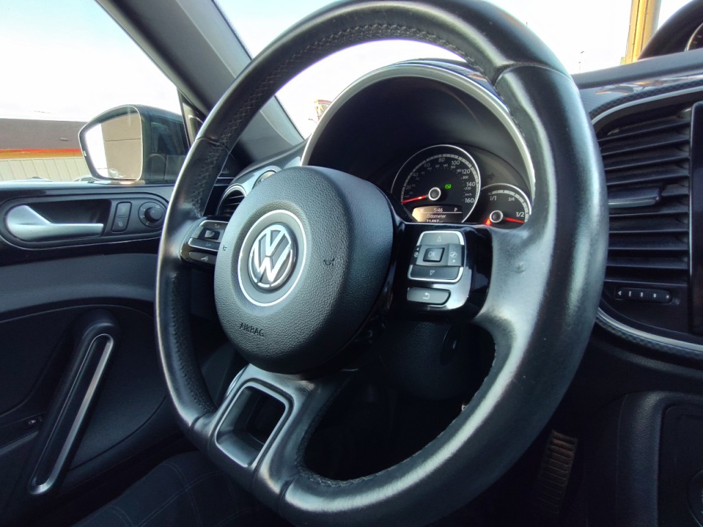 2013 Volkswagen Beetle Image 18