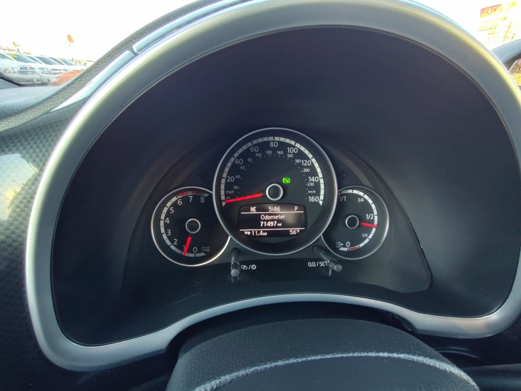 2013 Volkswagen Beetle Image 19