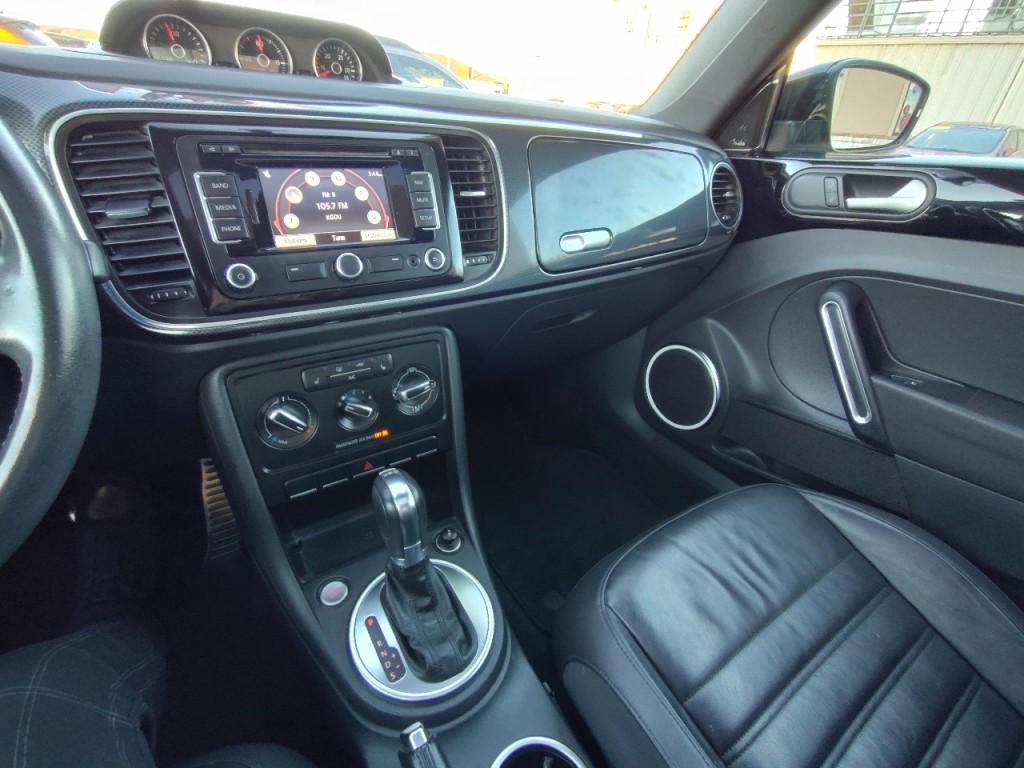 2013 Volkswagen Beetle Image 20