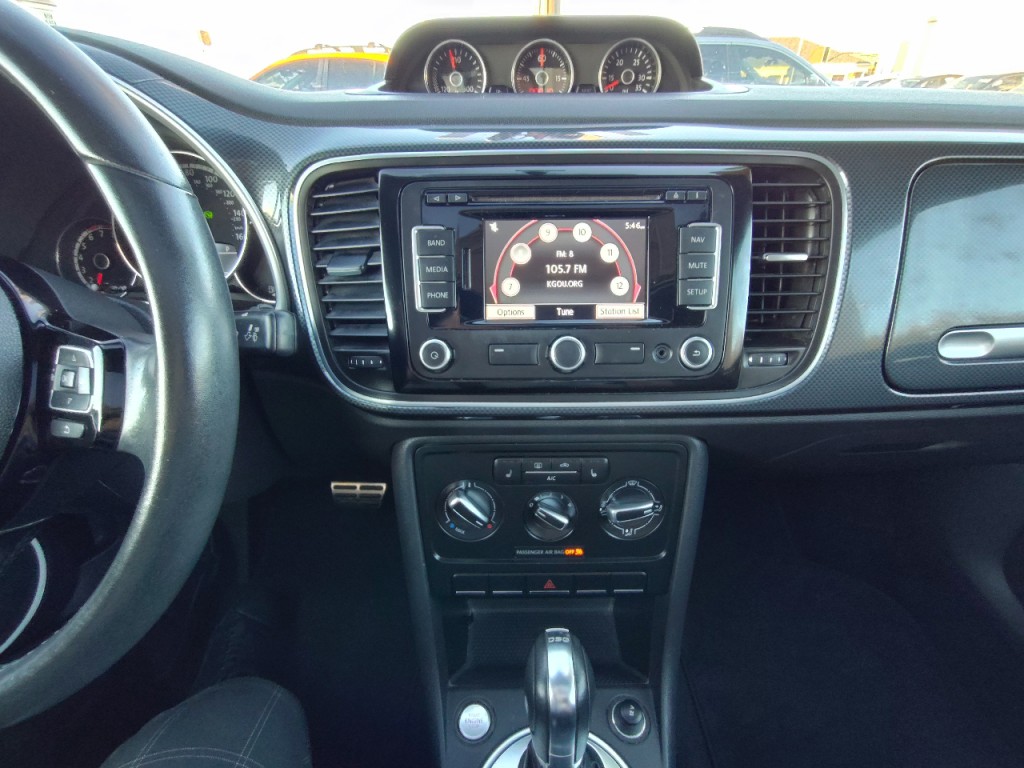 2013 Volkswagen Beetle Image 21