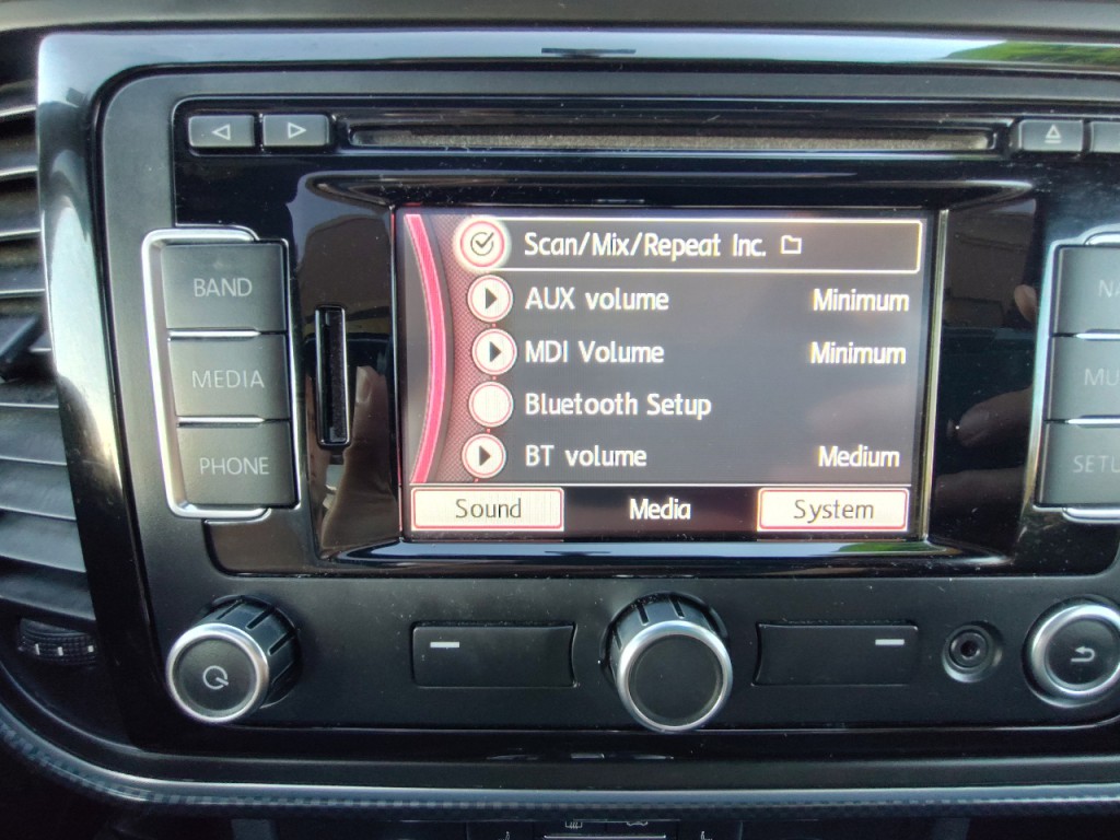 2013 Volkswagen Beetle Image 23