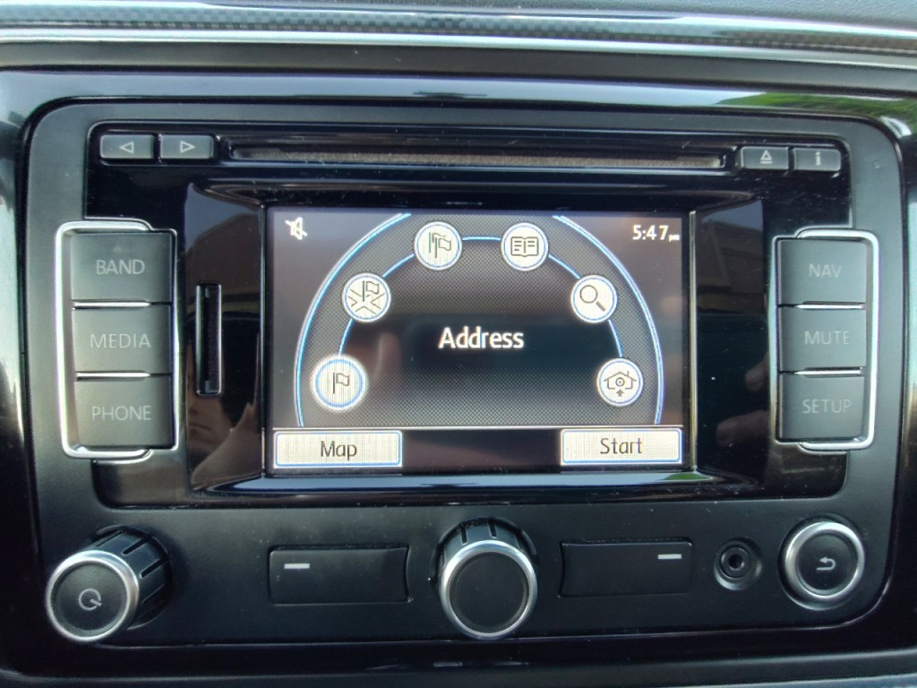 2013 Volkswagen Beetle Image 24