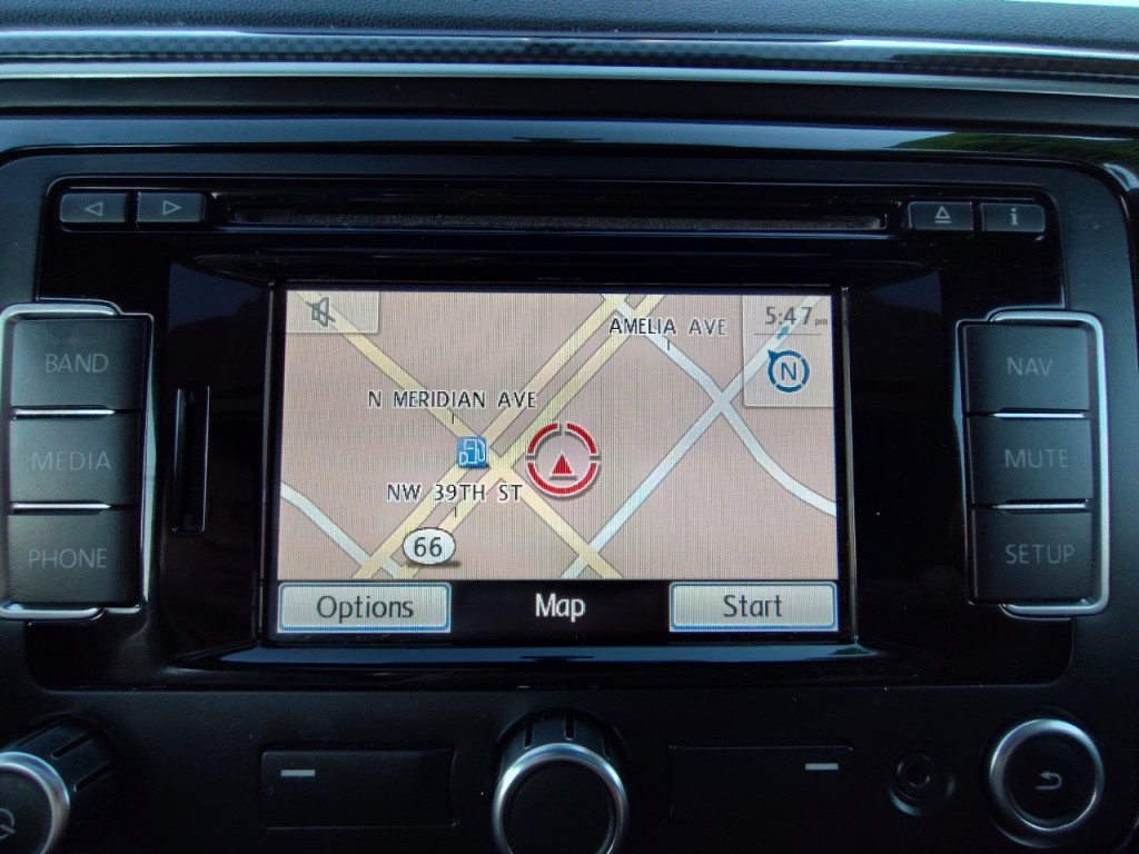 2013 Volkswagen Beetle Image 25