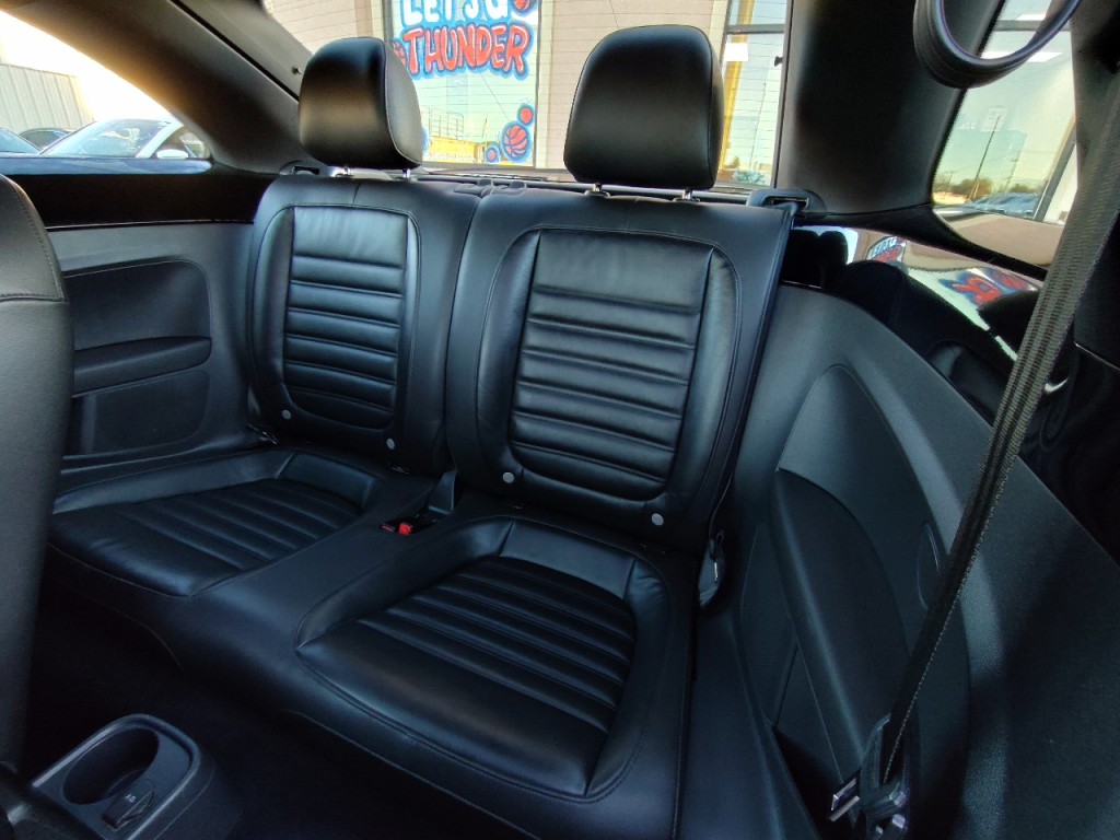 2013 Volkswagen Beetle Image 28