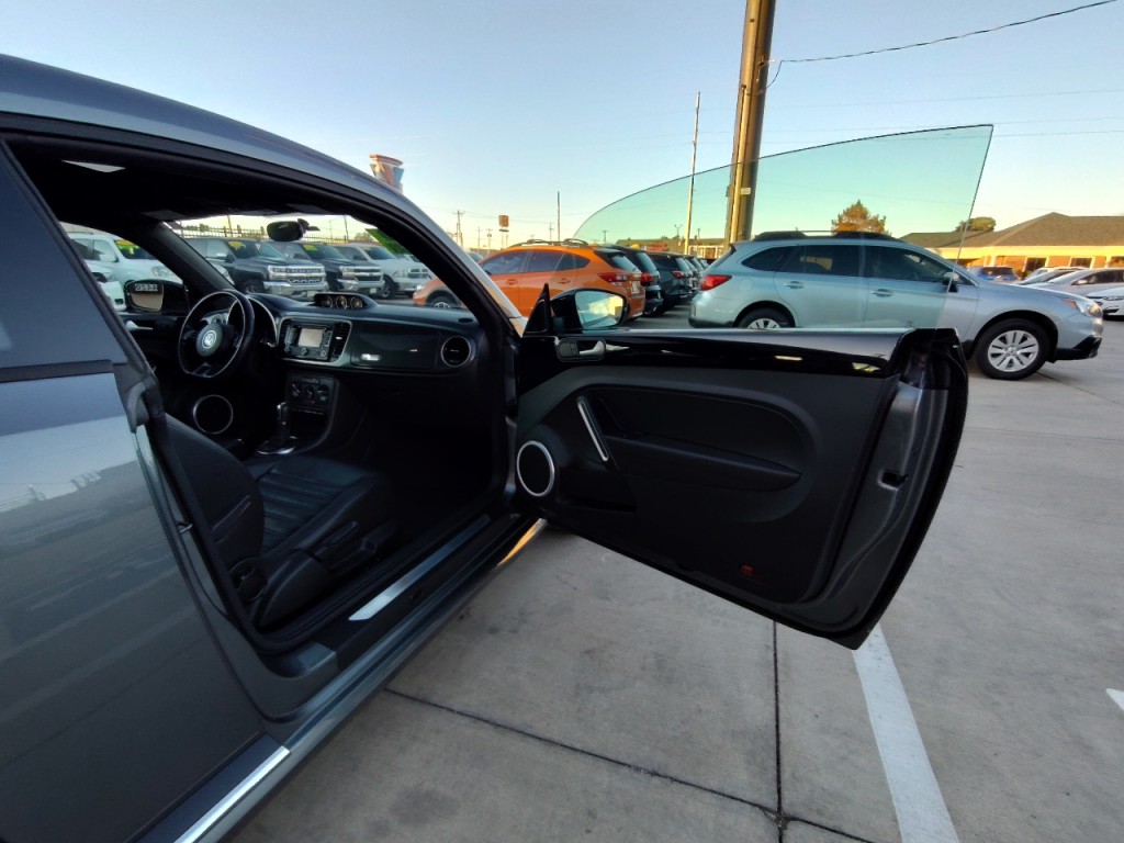 2013 Volkswagen Beetle Image 29