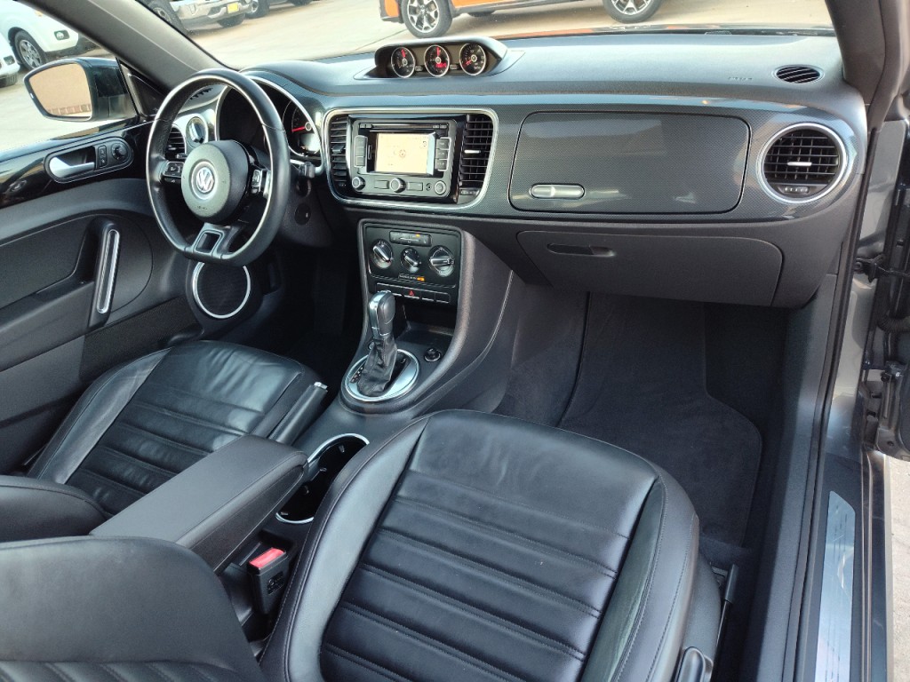 2013 Volkswagen Beetle Image 30