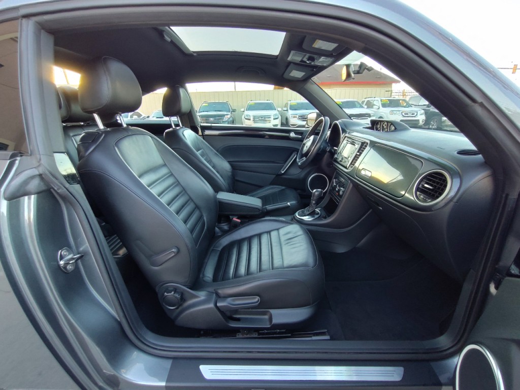 2013 Volkswagen Beetle Image 31