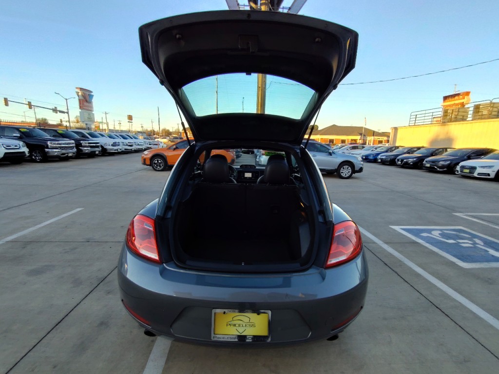 2013 Volkswagen Beetle Image 33