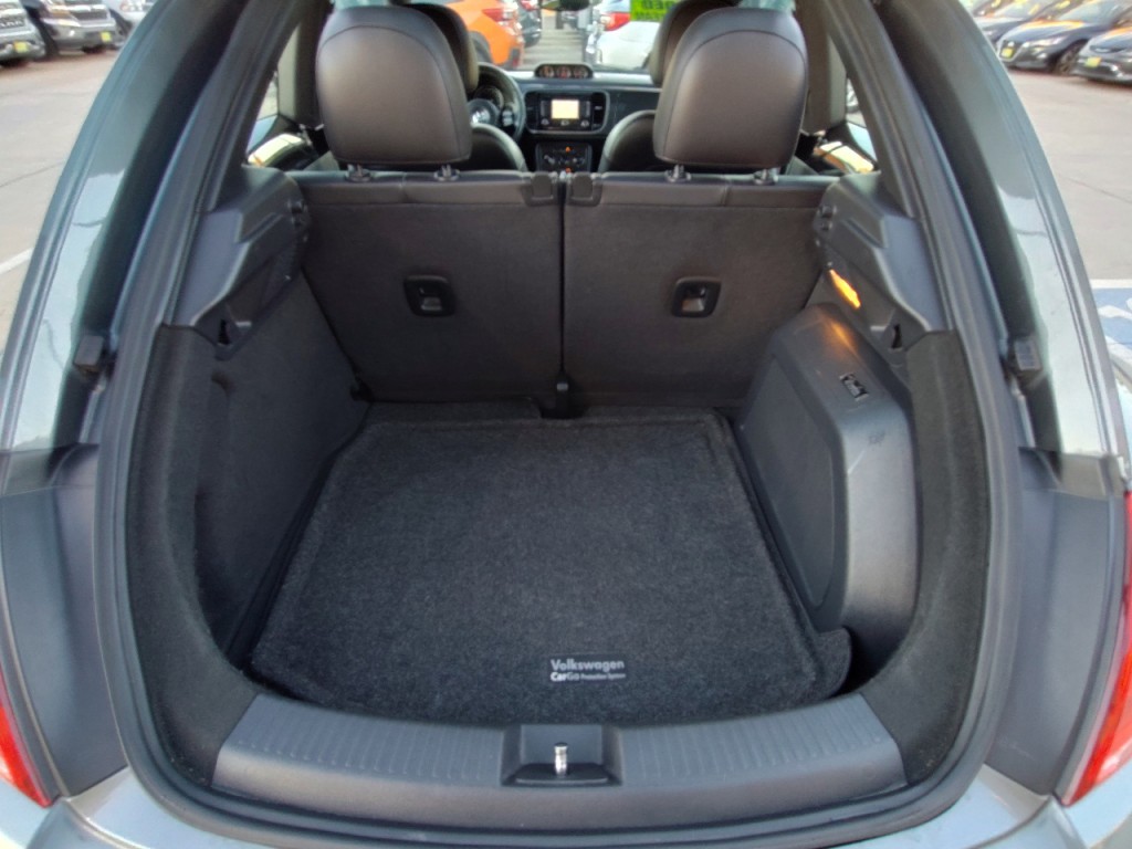 2013 Volkswagen Beetle Image 34