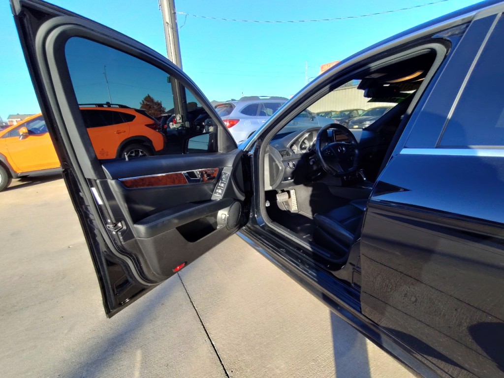 2010 Mercedes-Benz C-Class Image 13