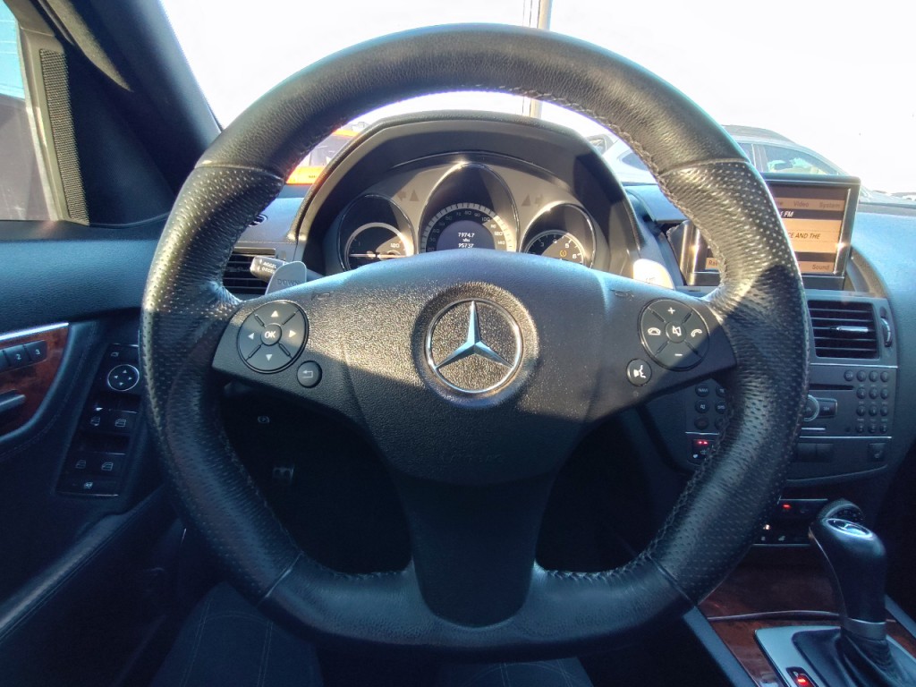 2010 Mercedes-Benz C-Class Image 17