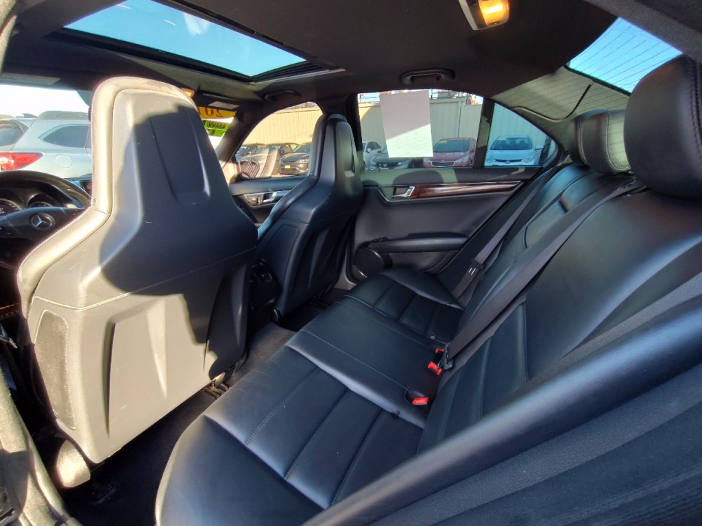 2010 Mercedes-Benz C-Class Image 30