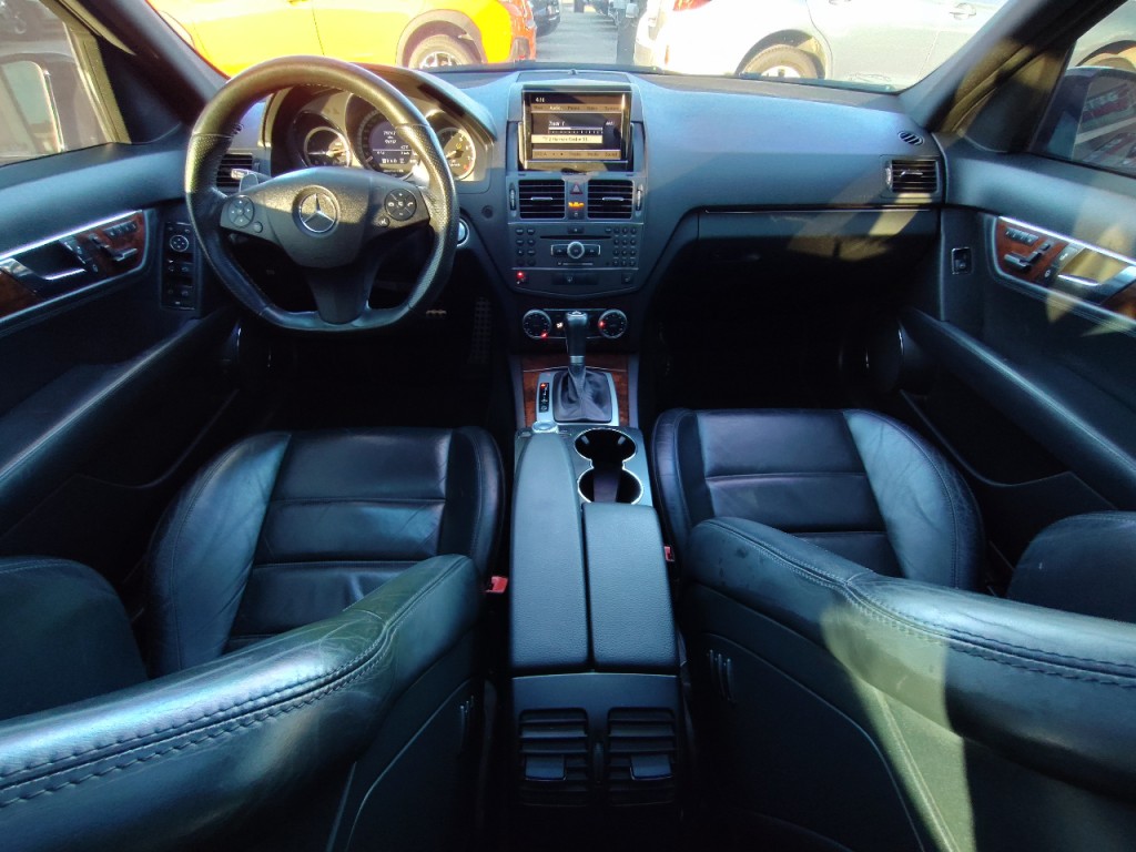 2010 Mercedes-Benz C-Class Image 34