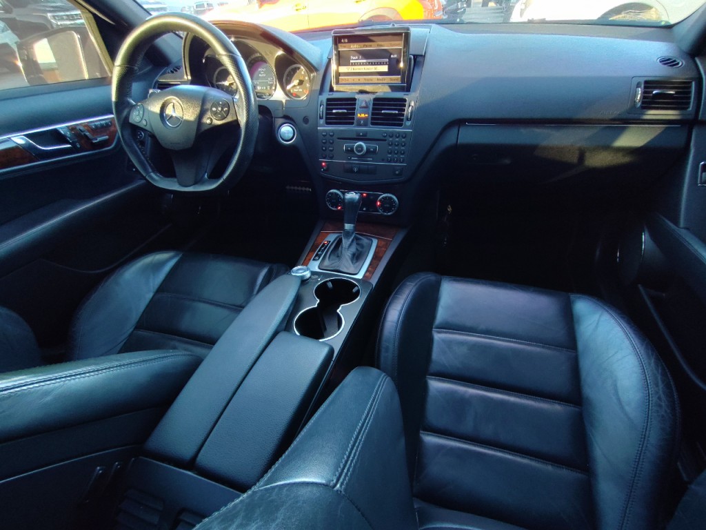 2010 Mercedes-Benz C-Class Image 36