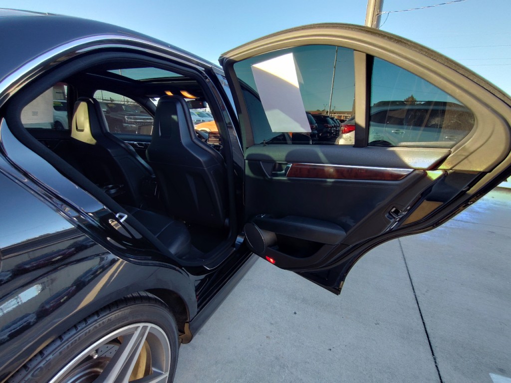 2010 Mercedes-Benz C-Class Image 37